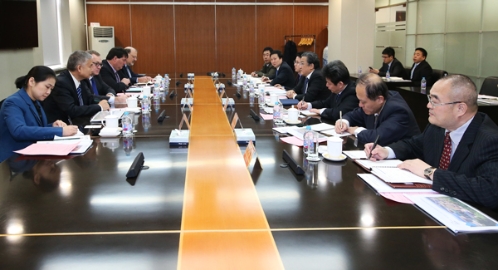 余剑锋会见加拿大兰万灵公司核能总裁一行