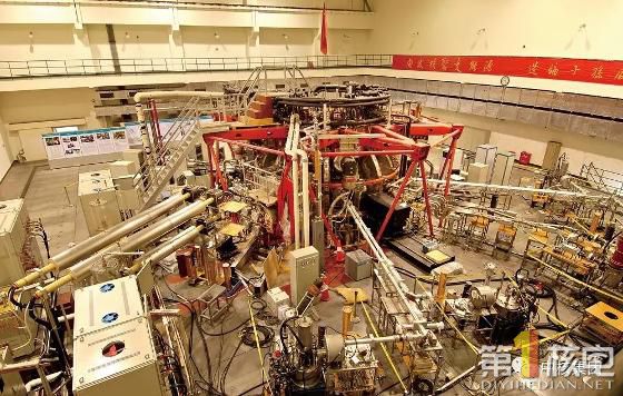 全球首台 中核成功研制人造太阳真空室内部件热氦检漏设备