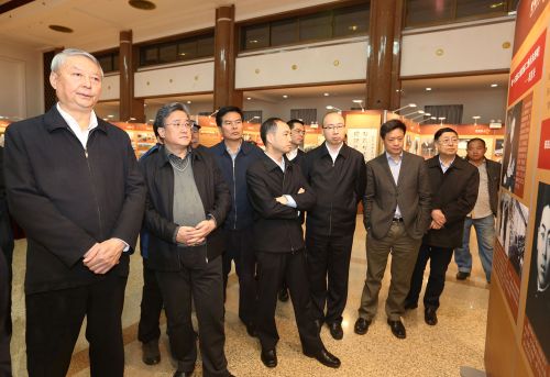 中核集团领导集体参观周恩来与“两弹一星”主题展