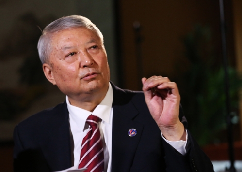 带上三件“宝贝” 王寿君为核工业第一批厂矿“代言”