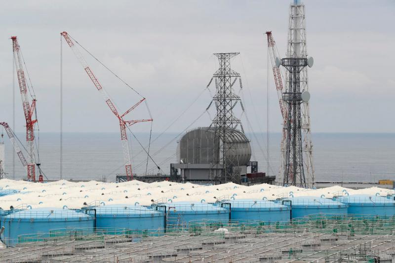 福岛从受损的反应堆建筑物中取出核燃料棒