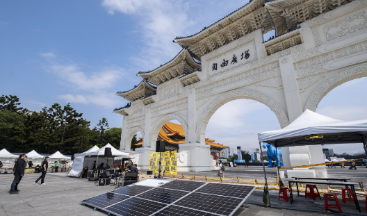 台湾反核激进分子抗议核电站项目