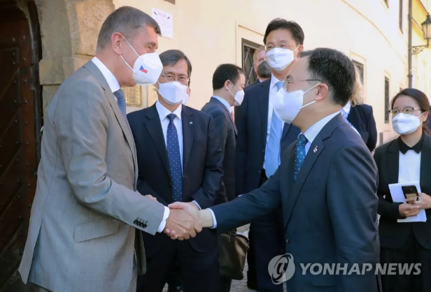 捷克总理:与中俄相比 韩国竞标核电站项目没有障碍
