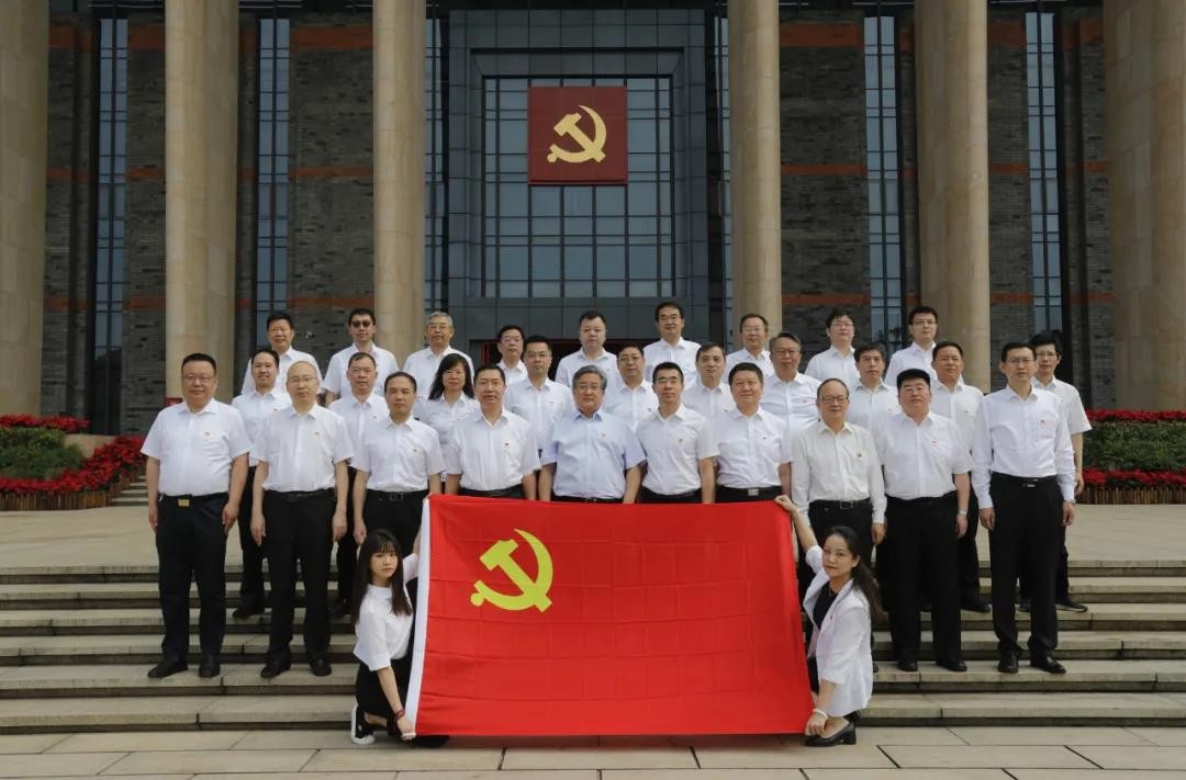 中核集团召开党组中心组学习(扩大)会暨专题研讨会