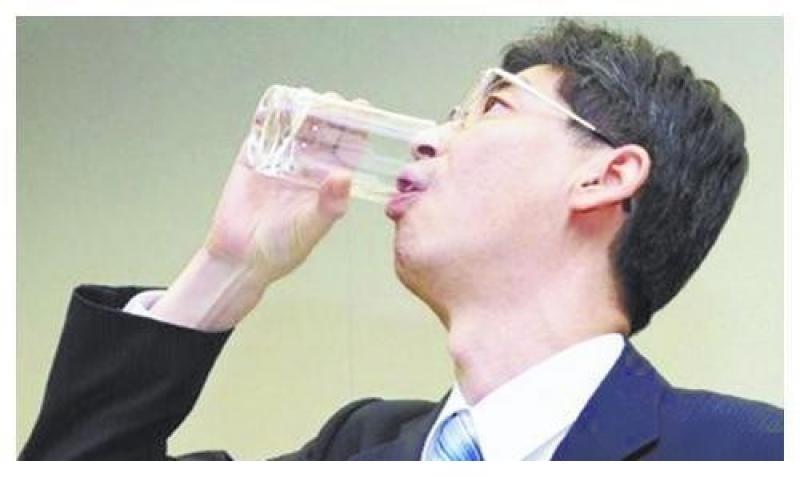 10年前，那个喝了福岛核电站净化核废水的日本高官，现今状况如何?