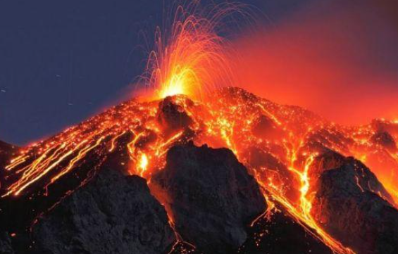 日本发出紧急警告:海底火山突然喷发,多座核电站或受影响