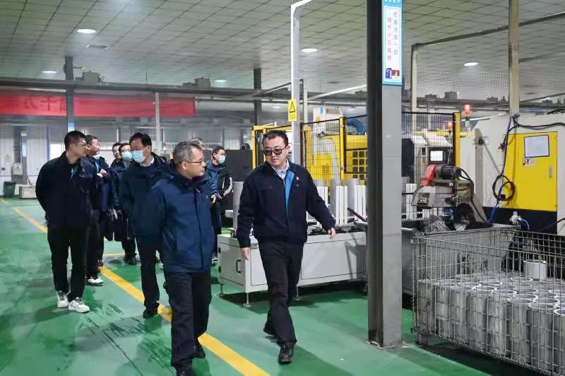 钟宏亮在市场平台调研时强调：起步就是冲刺 开局就是决战