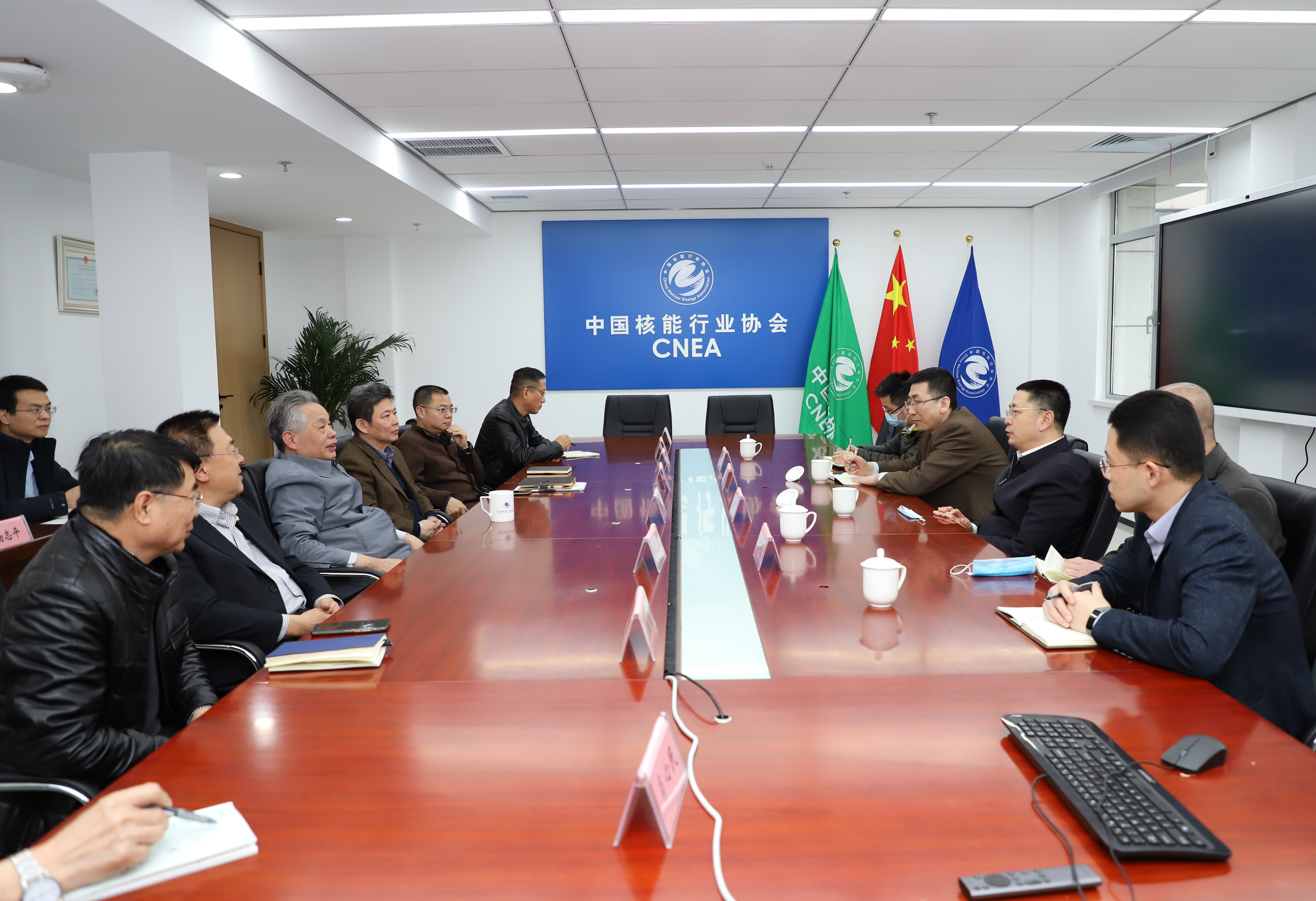 国家电投集团副总经理卢洪早一行到协会调研