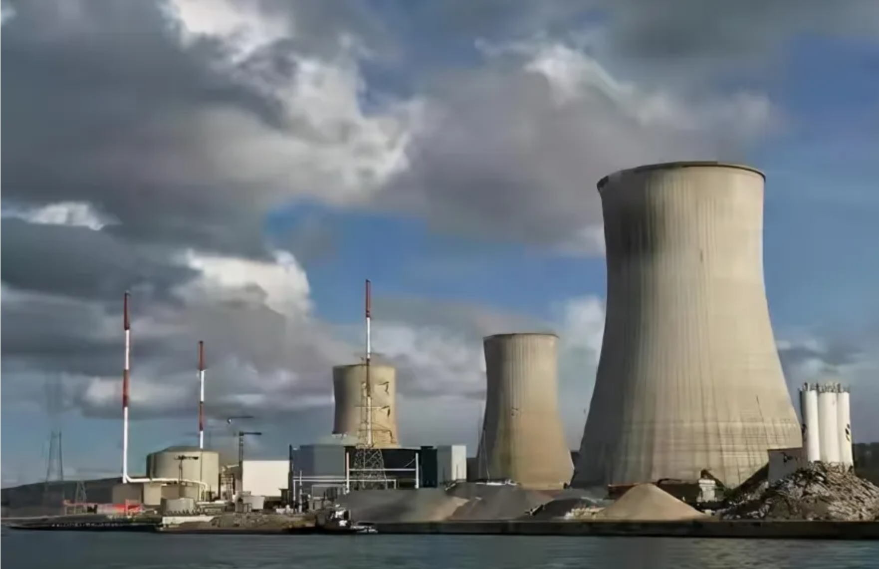 英国将在2050年前新建七座核电站