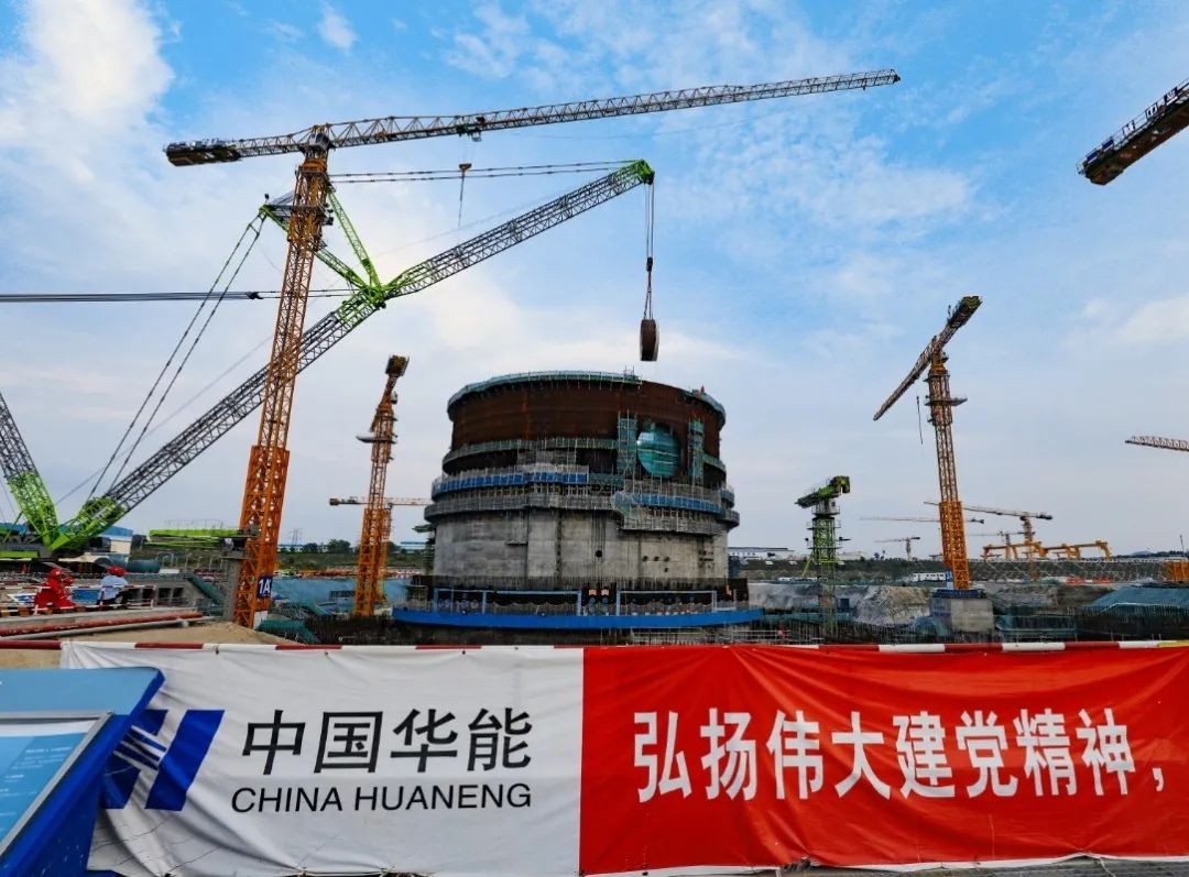 华能海南昌江核电二期工程项目3号机组内壳设备闸门预埋套筒顺利吊装就位