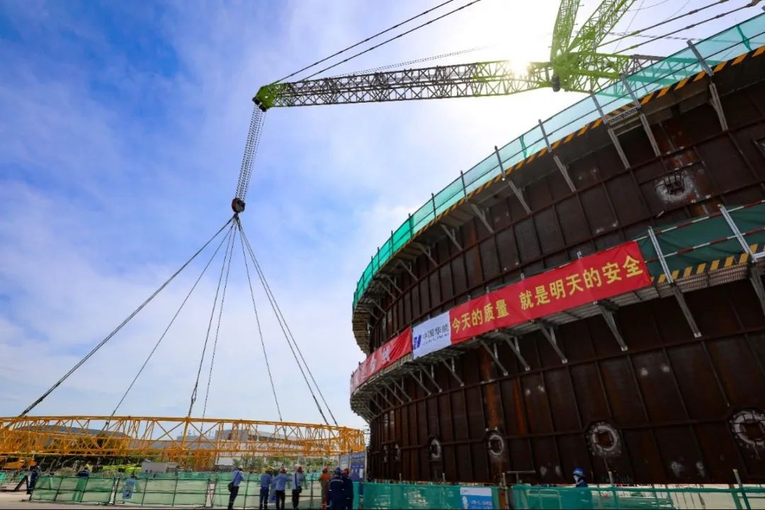 华能海南昌江核电二期工程项目3号机组钢衬里模块五顺利吊装就位