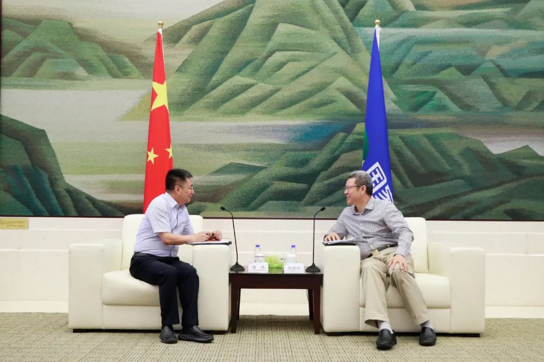 钱智民会见徐鸿