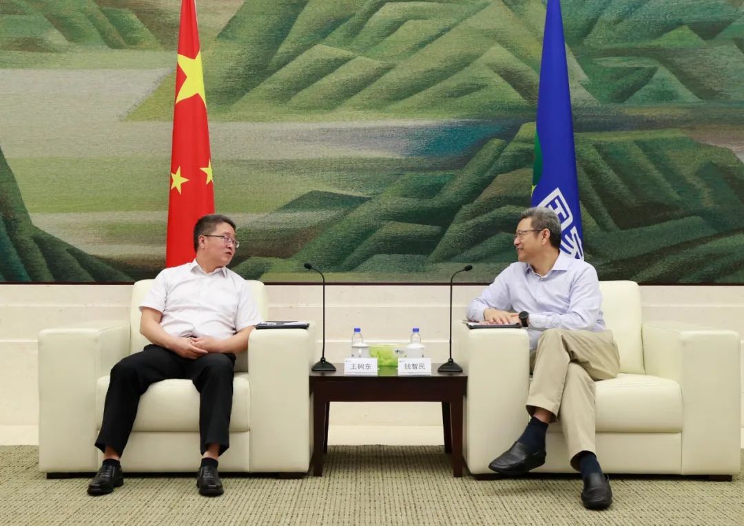 钱智民会见王树东一行并共同见证签约