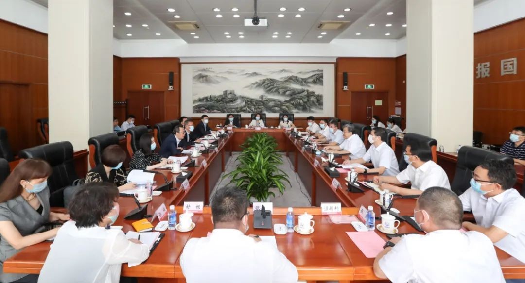 余剑锋会见中国进出口银行董事长吴富林一行