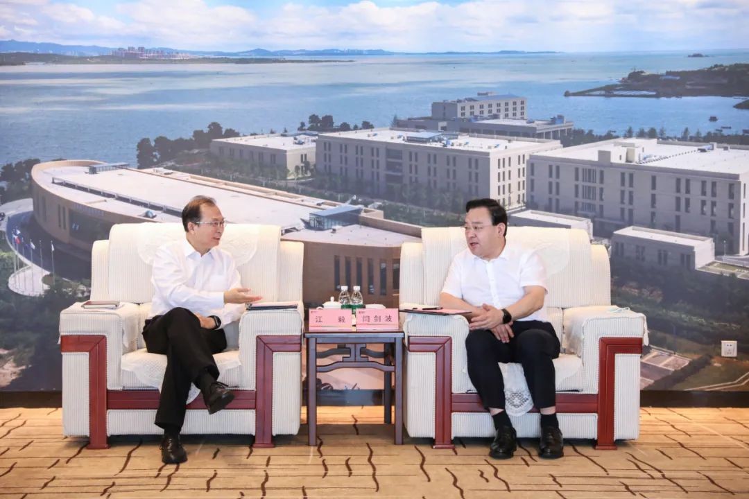 江毅会见闫剑波