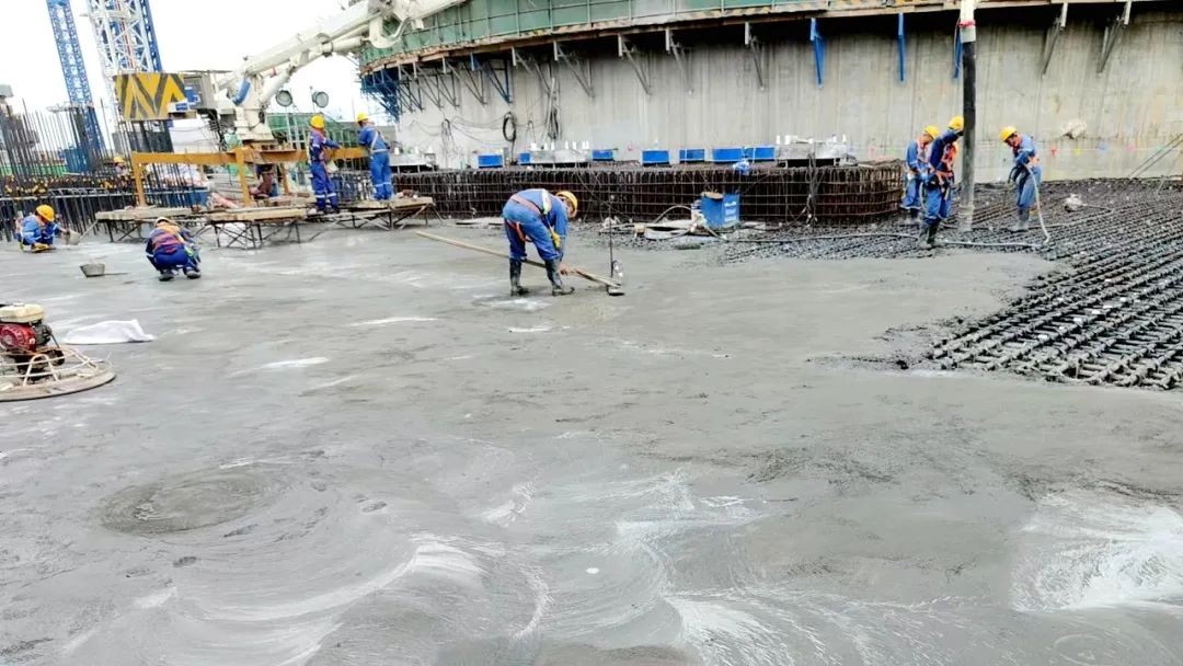 漳州核电1号机组电气厂房屋面封顶混凝土浇筑圆满完成