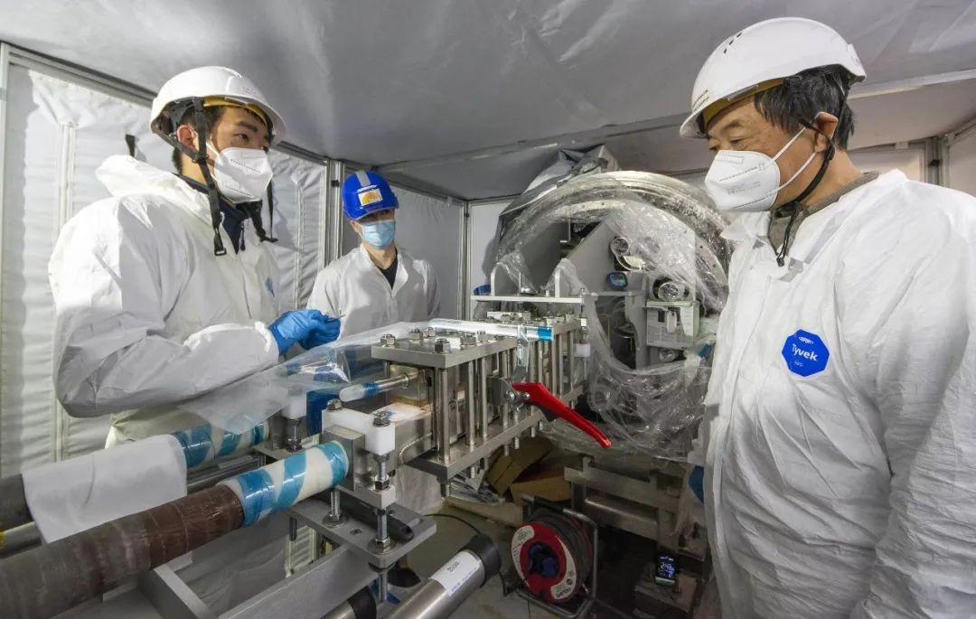 ITER TAC1项目不断取得突破 首个超导接头完成组装连接