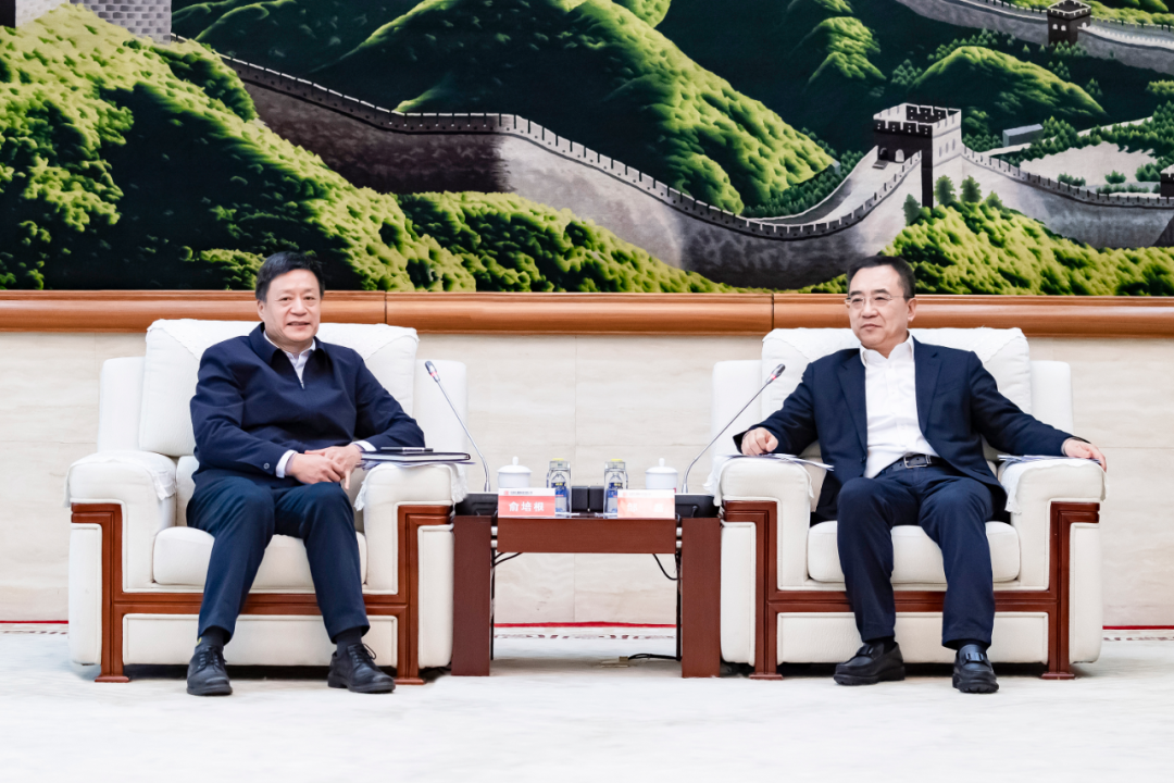 俞培根率队访问中国大唐