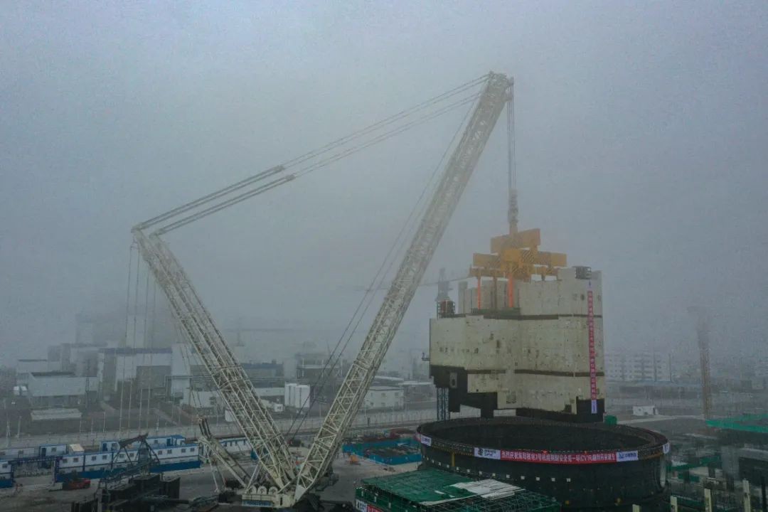 海阳核电3号核岛CA01模块顺利吊装就位