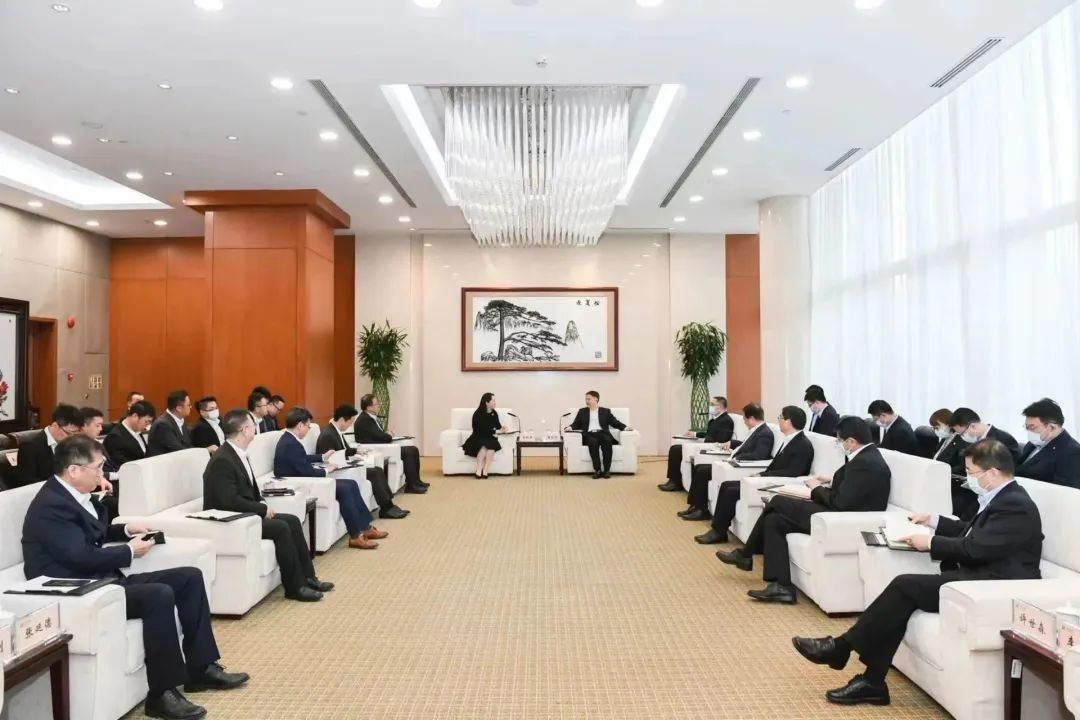 温枢刚会见华为副董事长孟晚舟