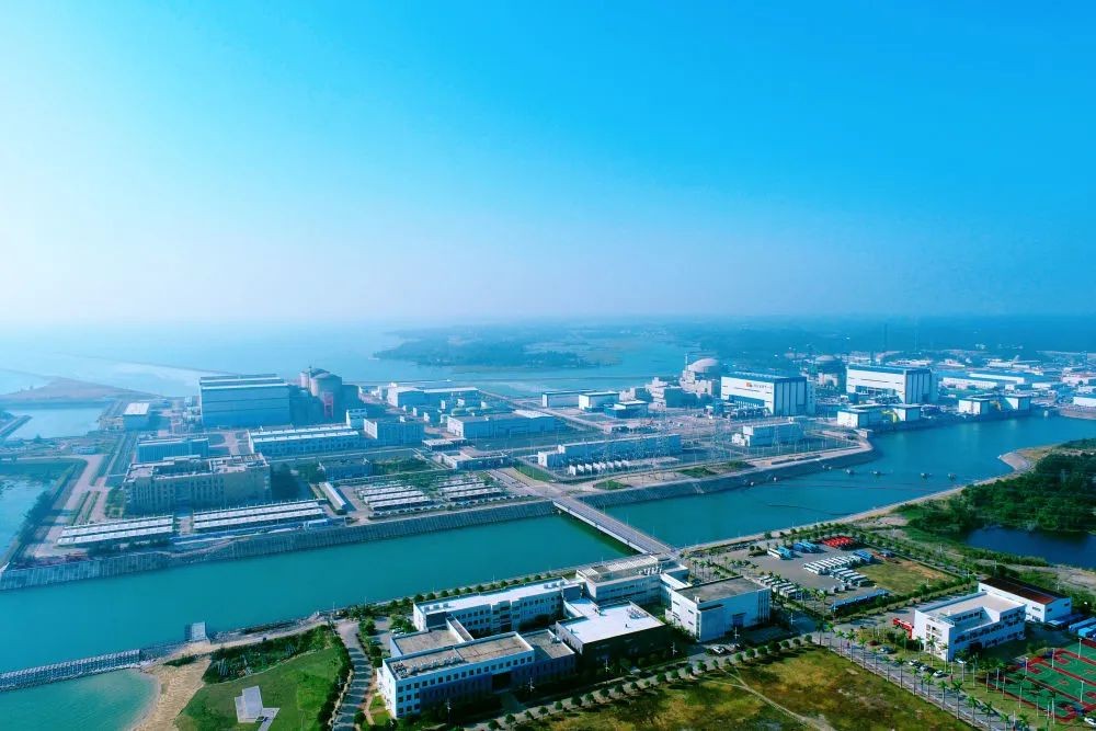 看好“华龙一号”批量化建设前景——访中国广核集团董事长杨长利