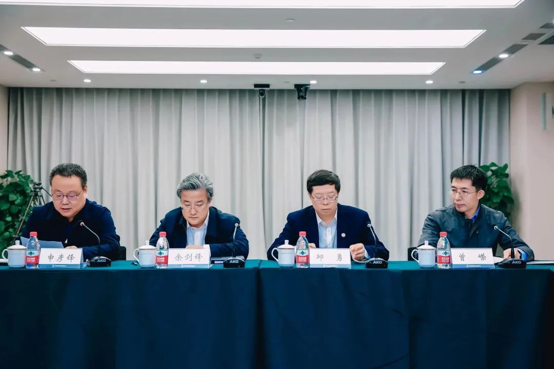 围绕习近平总书记强调的“首要任务”，中核集团和清华大学要一起干大事、出成果