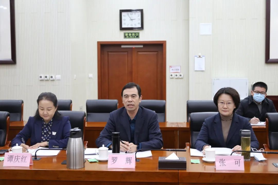 罗辉专员会见中国广核集团客人