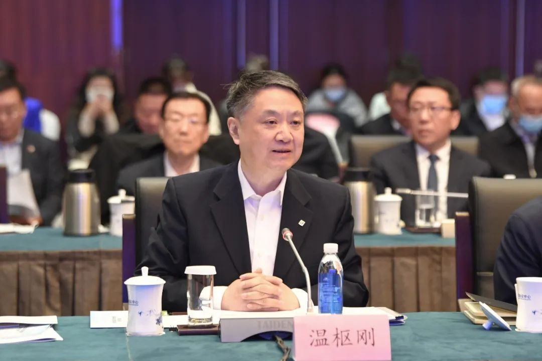 温枢刚出席内蒙古与央企深化合作座谈会