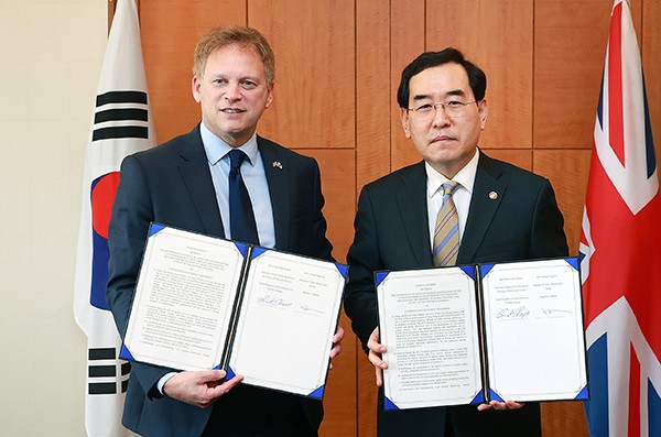 韩英发表联合宣言:将加强在核电、海上风力、氢能领域合作