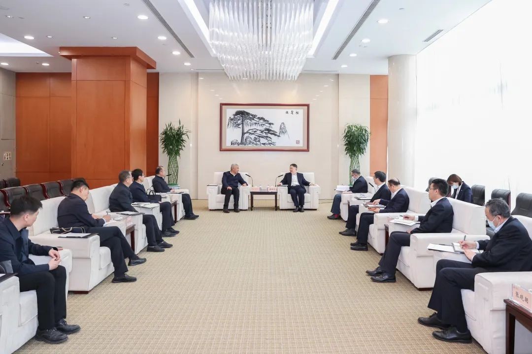温枢刚会见青海省委常委、海东市委书记乌拉孜别克•热苏力汗