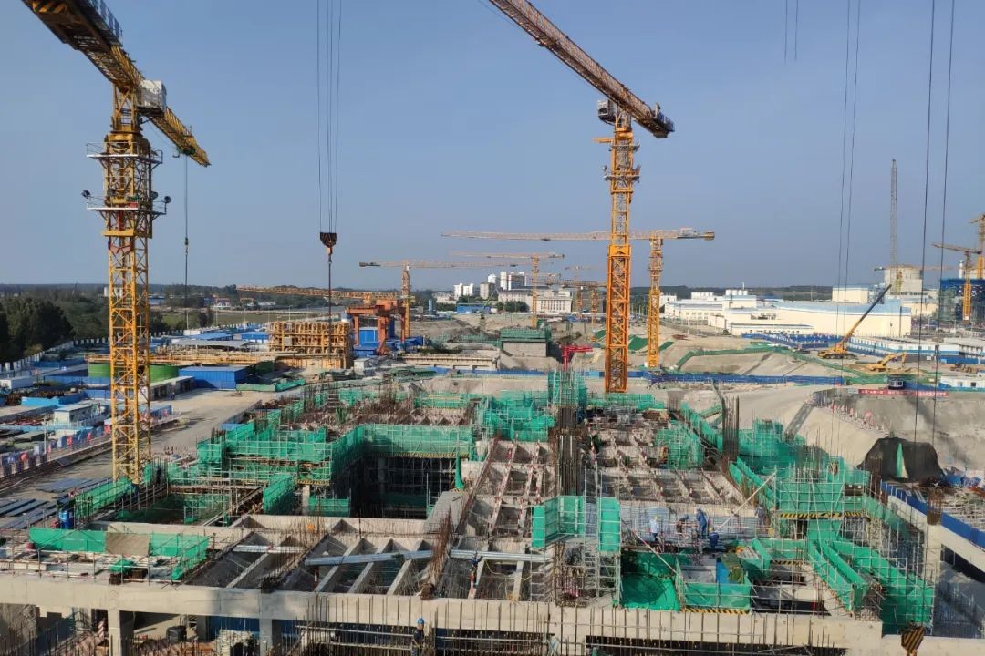 “玲龙一号”全球首堆常规岛运转层浇筑完成