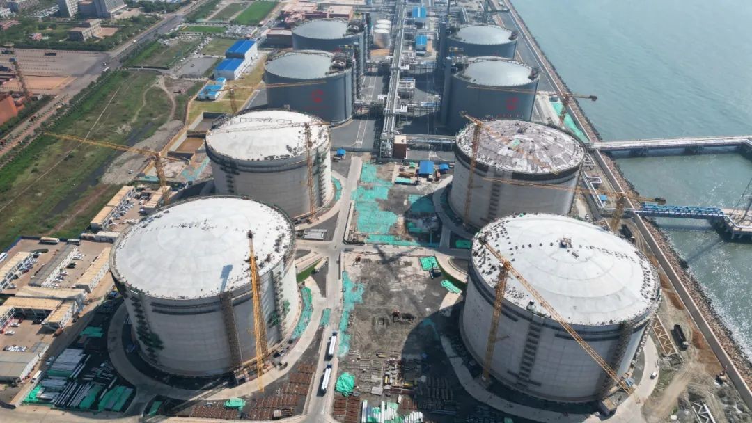 中核华兴承建的唐山LNG二阶段项目顺利实现封顶