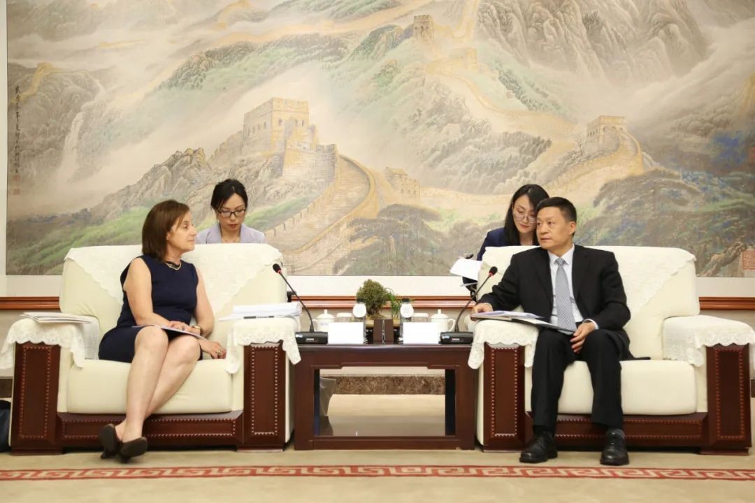 俞培根会见以色列驻华大使潘绮瑞