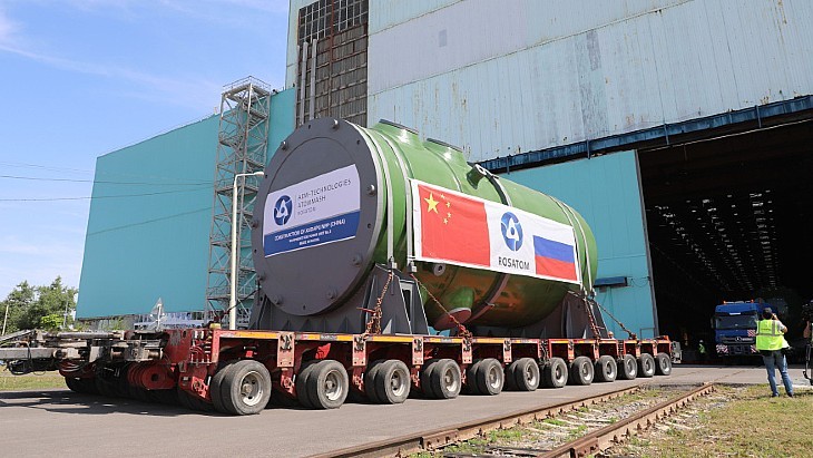 Atommash为中国徐大堡核电站装运巨型核反应堆设备