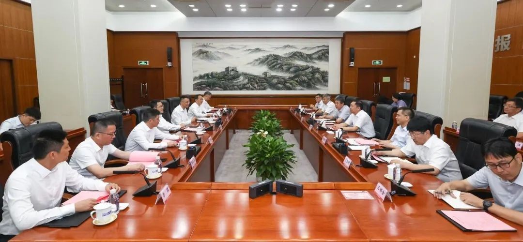 顾军会见苏州市委副书记、市长吴庆文一行