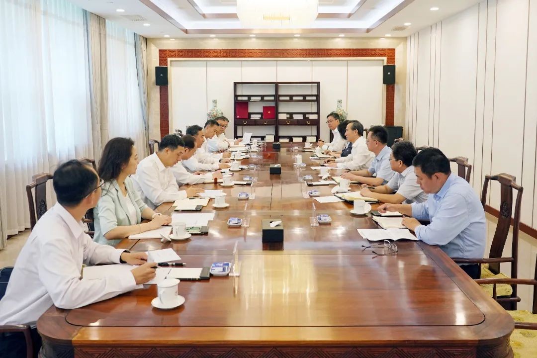 宋海良与中国贸促会会长任鸿斌会谈