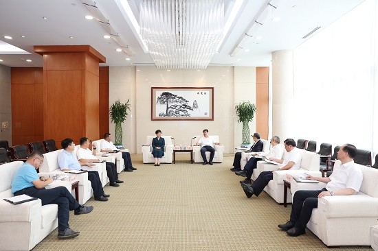 邓建玲会见阿拉善盟盟委书记黄雅丽