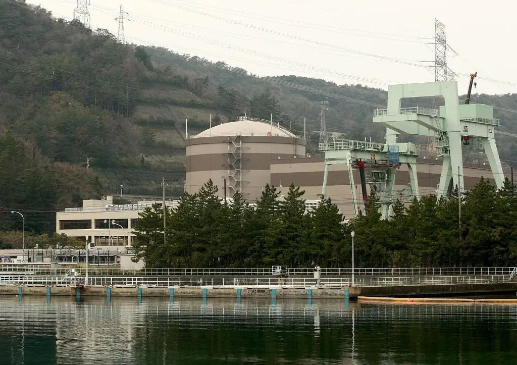 突发！日本一核电站供水处理建筑内起火