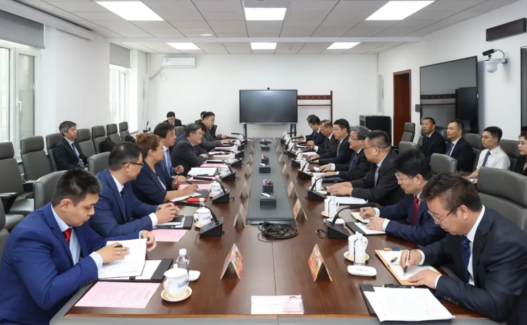 余剑锋会见哈萨克斯坦能源部副部长詹多斯·努尔玛罕别托夫一行