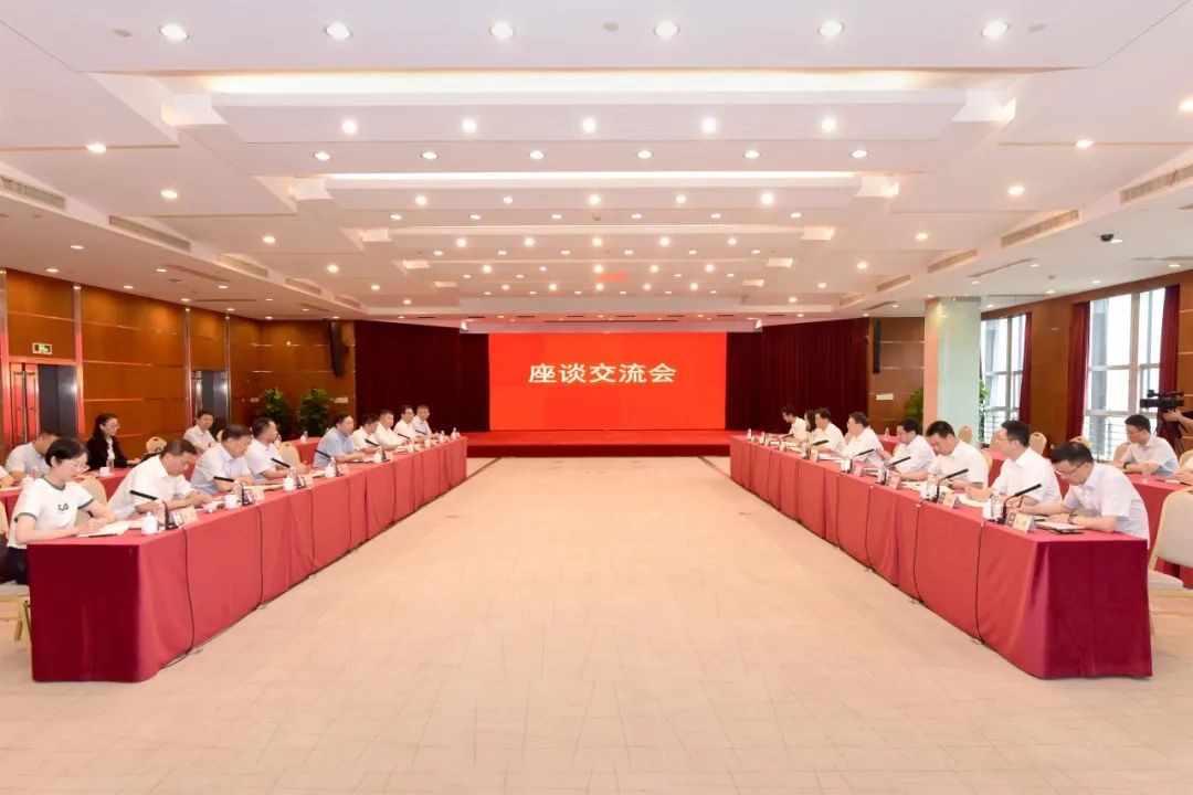 集团党委书记、董事长胡仲明会见中核集团党组副书记、总经理顾军