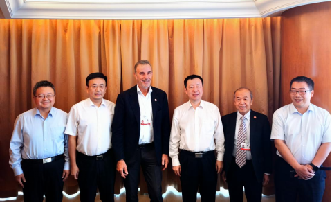 中核集团代表与ITER组织总干事彼得罗•巴拉巴斯基会谈交流