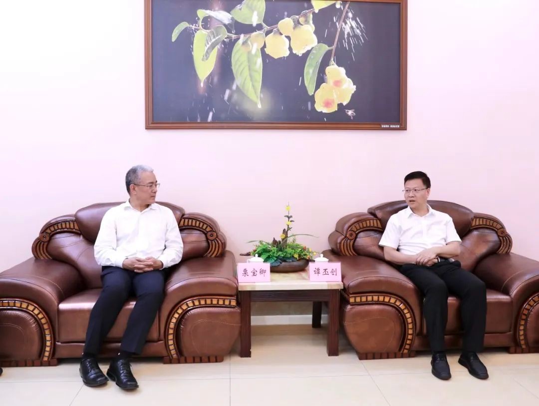 栗宝卿与防城港市委书记谭丕创、市长黄江会谈 ：共同推进白龙核电项目