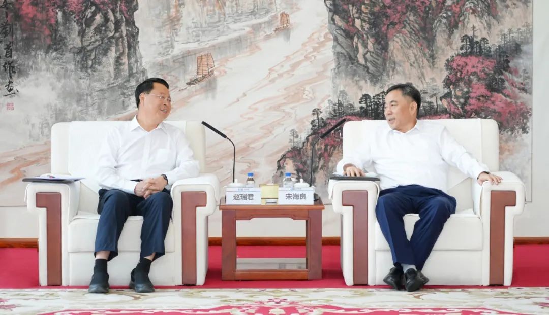 宋海良与红河州委书记赵瑞君会谈并见证签署战略合作框架协议