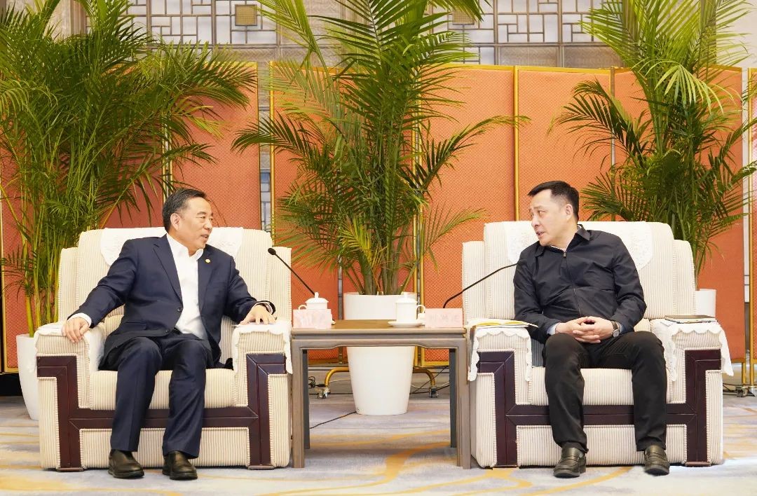 宋海良与云南省委常委、昆明市委书记刘洪建、市长刘佳晨会谈并见证签署战略合作协议