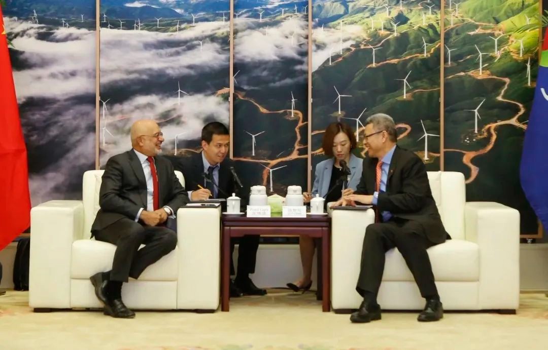 钱智民会见新加坡星展集团首席执行官高博德