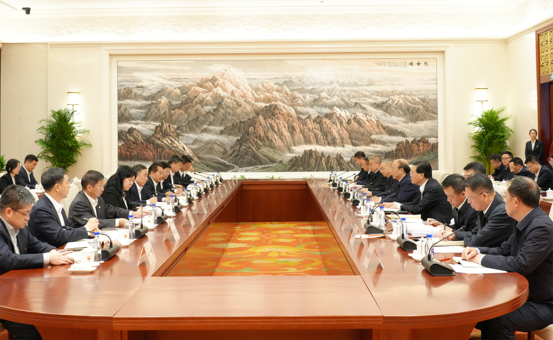 宋海良与中国石油党组书记、董事长戴厚良会谈并见证签署战略合作协议