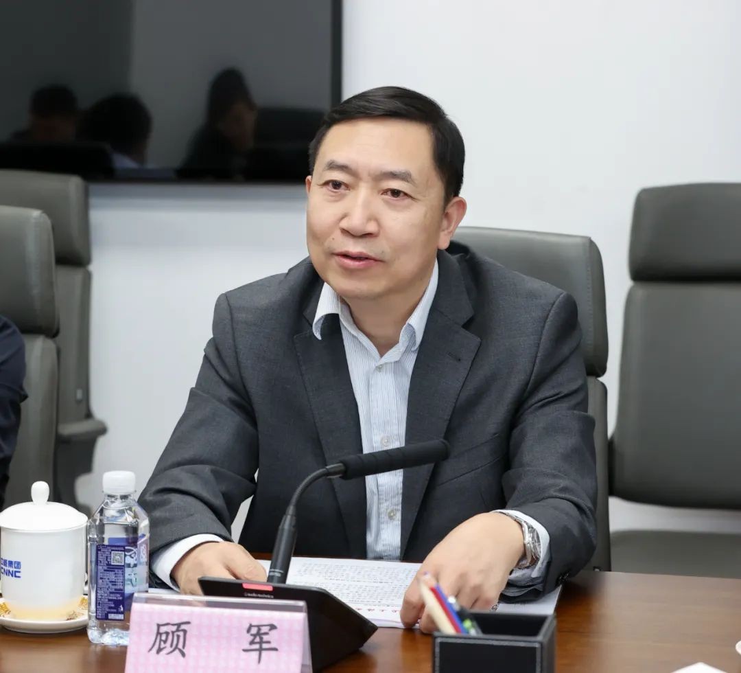 顾军与上海交大校长、中国科学院院士丁奎岭会谈