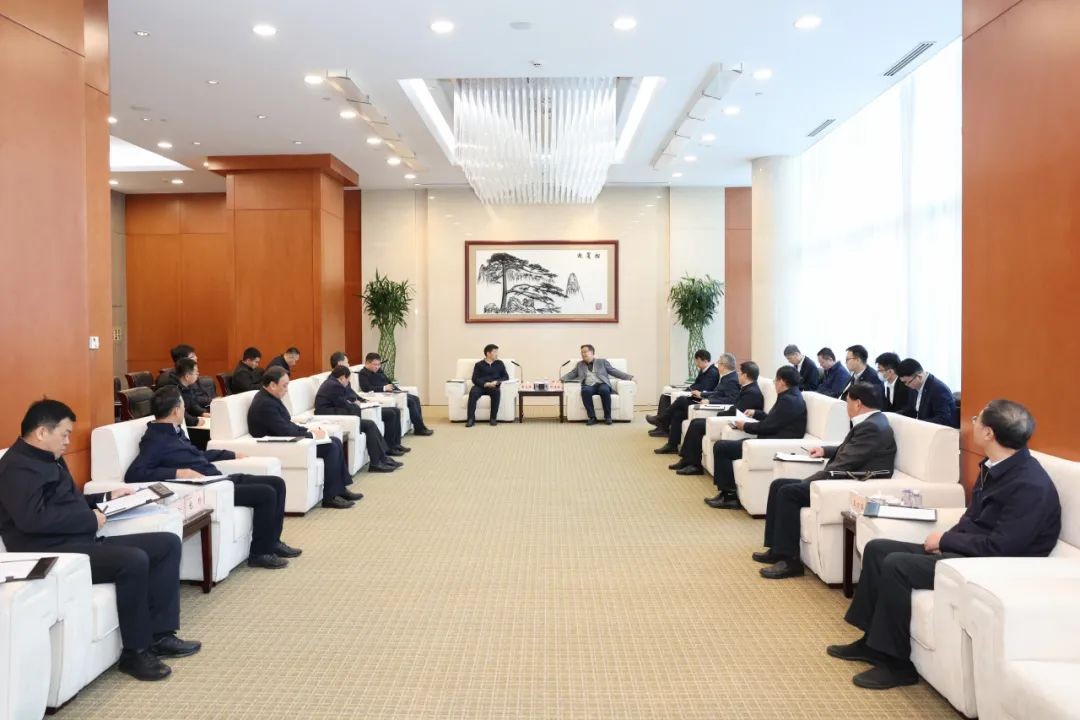 邓建玲会见内蒙古自治区常务副主席黄志强