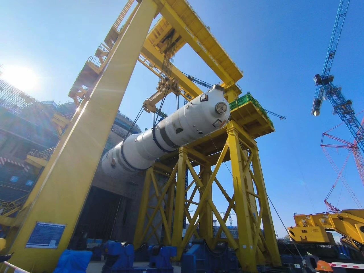 太平岭核电一期工程2号机组三台蒸汽发生器全部顺利就位
