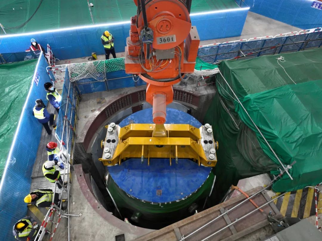 徐大堡核电站3号机组压力容器顺利吊装就位